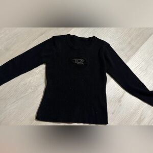 Black Ribbed Long Sleeve Top with Logo Patch – Fitted Stretch Knit